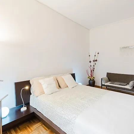 Cozy - 2 Bedrooms *