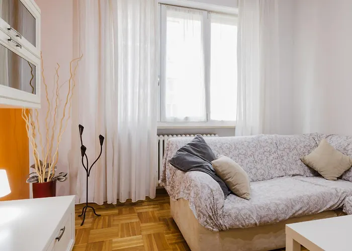 Cozy - 2 Bedrooms *
