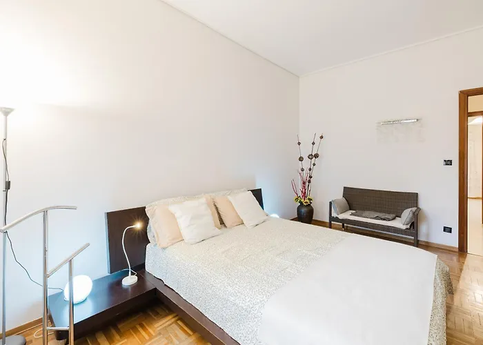 Cozy - 2 Bedrooms *