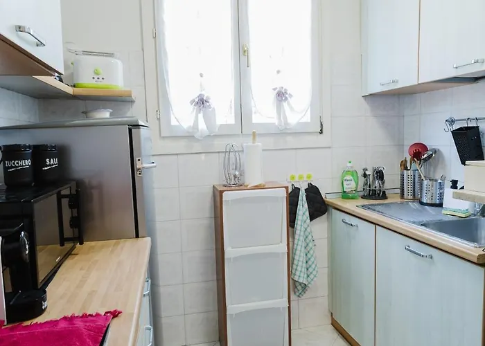Cozy - 2 Bedrooms *